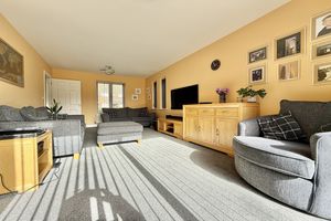 20' Lounge- click for photo gallery